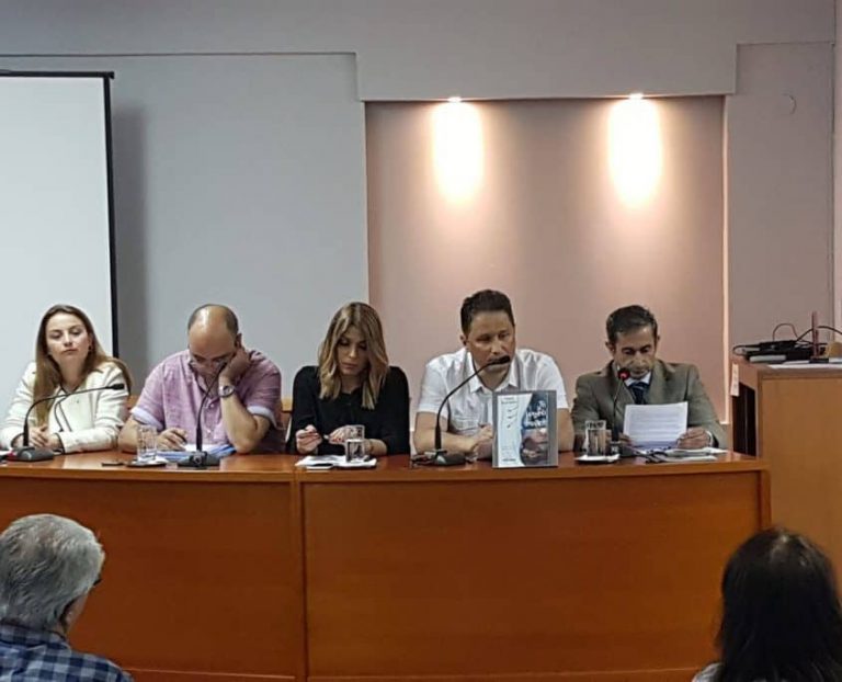 Read more about the article Στιγμές από την παρουσίαση της νέας εφηβικής ιστορίας μου με τίτλο: «Το μαγικό παλτό» στην Δημοτική Βιβλιοθήκη Καβάλας «Βασίλης Βασιλικός»